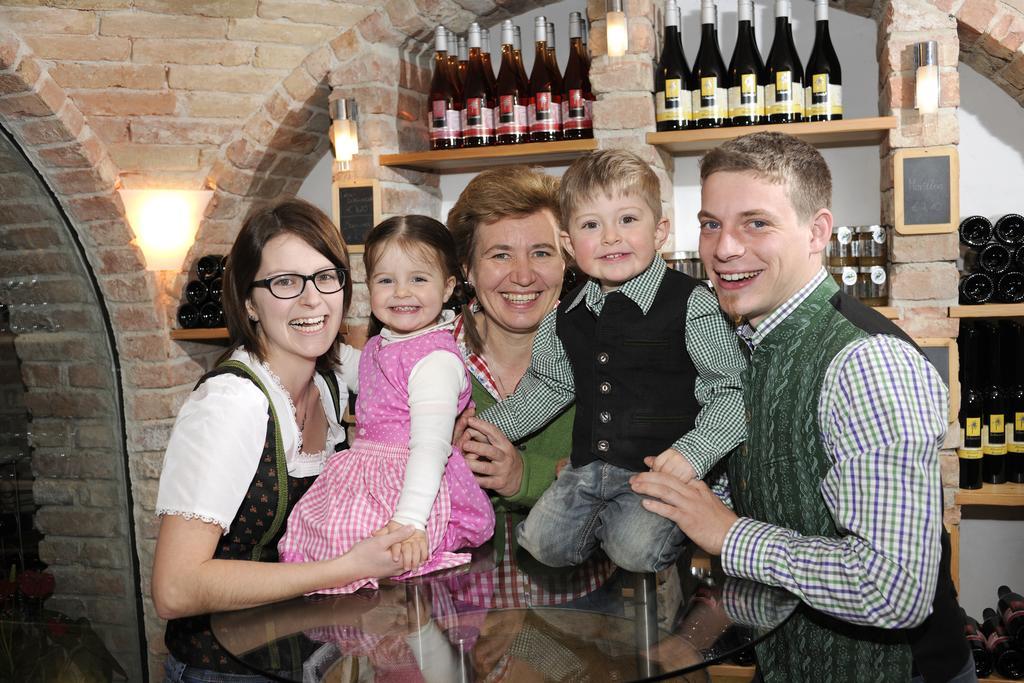Weingut Schwarzl Bed and Breakfast Ratsch an der Weinstraße Εξωτερικό φωτογραφία