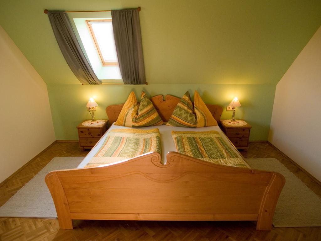 Weingut Schwarzl Bed and Breakfast Ratsch an der Weinstraße Δωμάτιο φωτογραφία